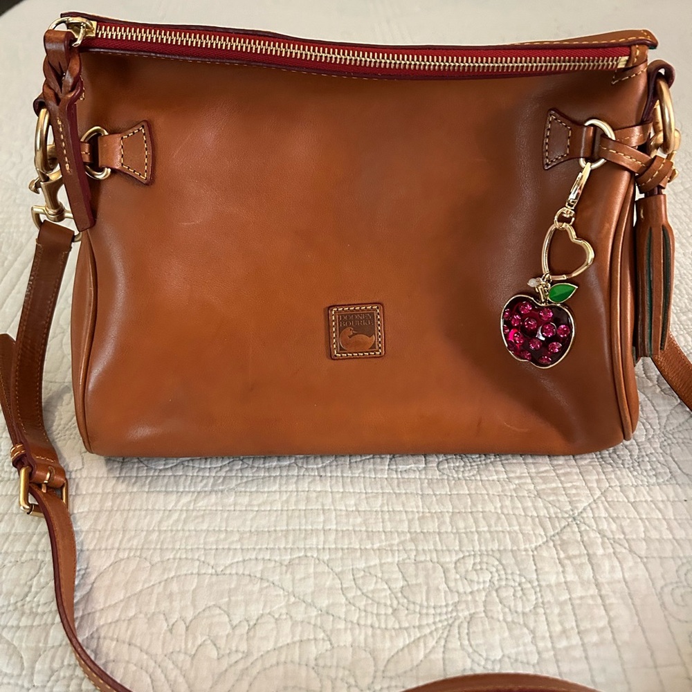 Dooney & Bourke FLORENTINE Medium Zip Cross body or shoulder bag, great cond.